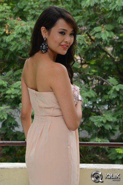 Sagarika-At-Friend-Request-Trailer-Launch